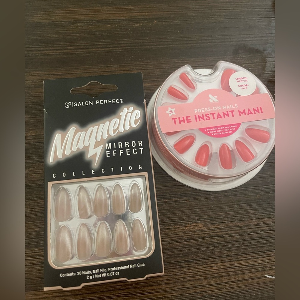 Press on nails 2 different New